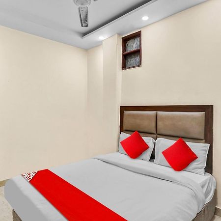 Hotel O Delhi Empire Нью-Дели Экстерьер фото
