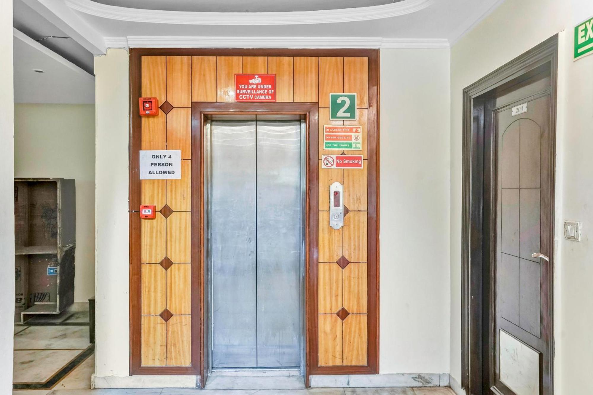 Hotel O Delhi Empire Нью-Дели Экстерьер фото